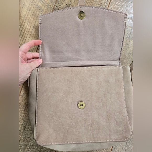 Universal Thread Elegant Tan Non Leather Crossbody Bag - Picture 8 of 15